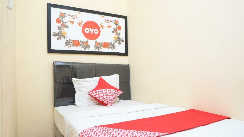 Oyo 643 Al Thalib 8 Syariah Hotel 2*
