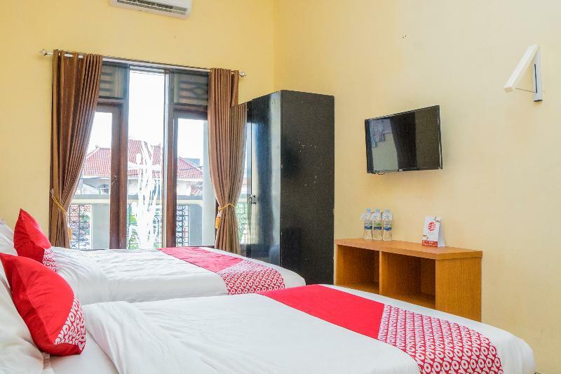 Oyo 643 Al Thalib 8 Syariah Hotel 2*